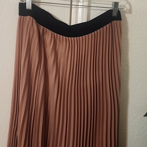 Vivienne Tam Pleated Skirt - Picture 2 of 4